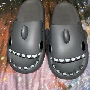 Shark Design Gray Slides